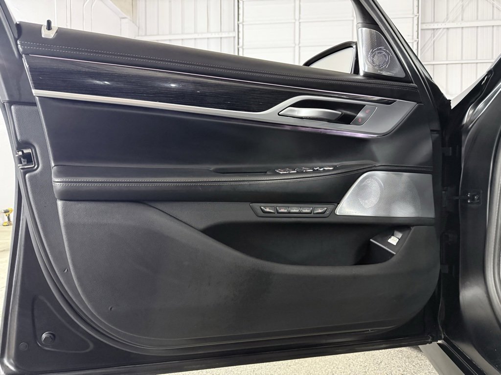 Used 2022 BMW 750i xDrive w/ Luxury Rear Seating Package image 20