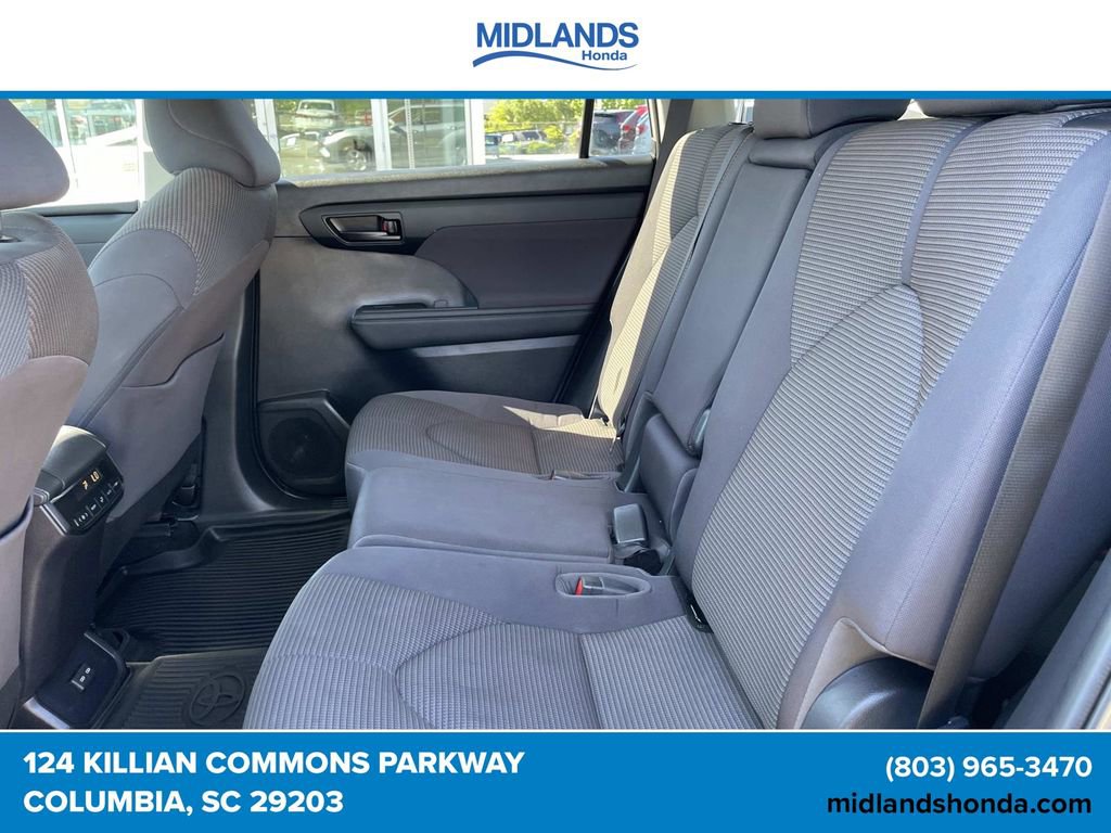 Used 2023 Toyota Highlander L FWD image 11