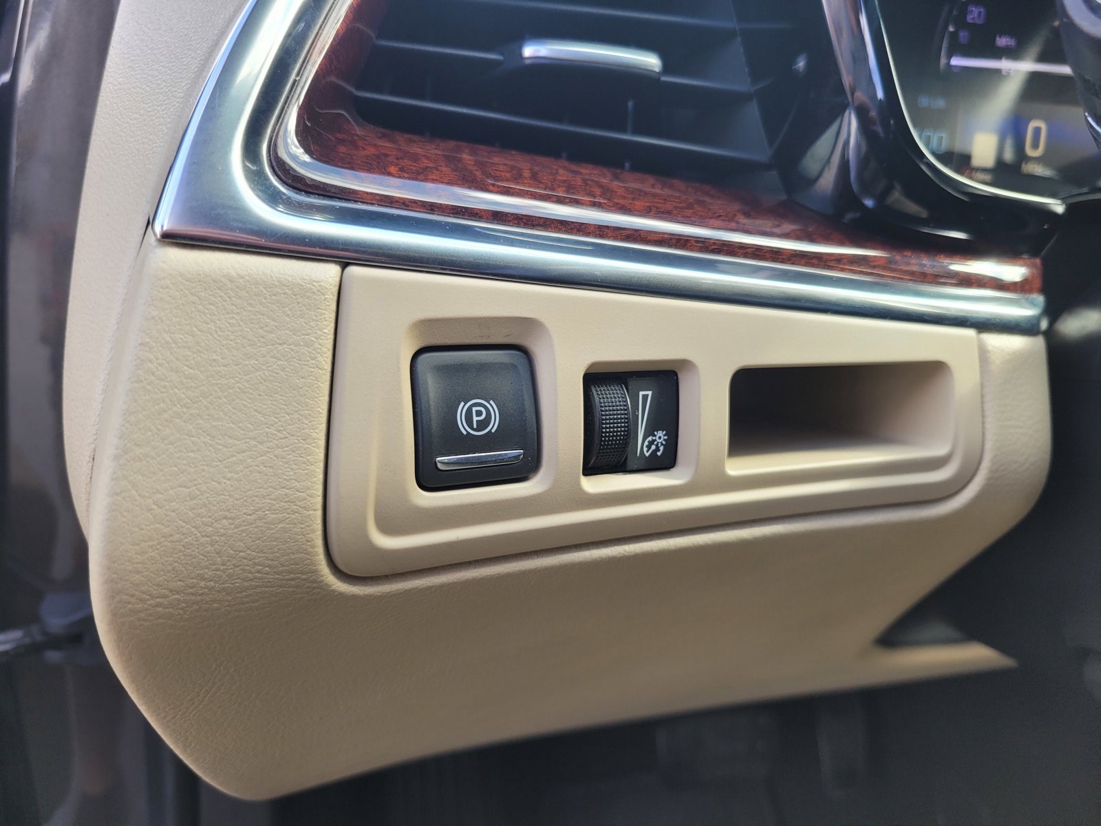 Used 2019 Cadillac XT5 Luxury FWD image 16