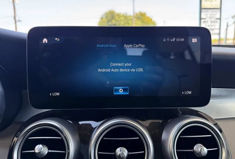 Used 2022 Mercedes-Benz GLC 300 w/ Premium Package Lite image 33