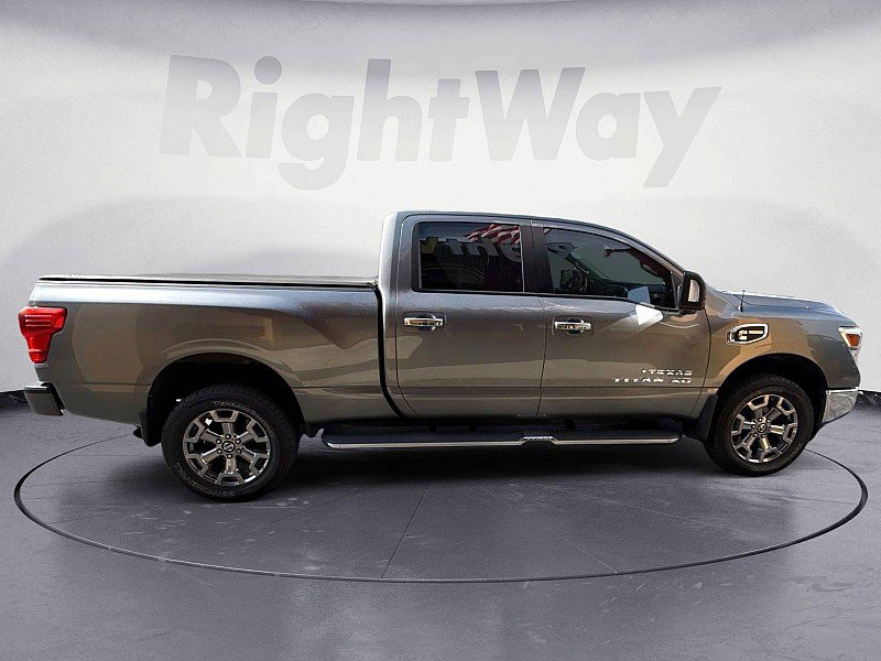 Used 2018 Nissan Titan SV w/ SV Convenience Package AWD/4WD image 6
