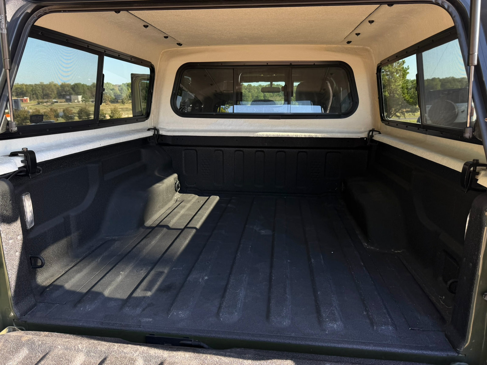 Used 2023 Jeep Gladiator Sport AWD/4WD image 14