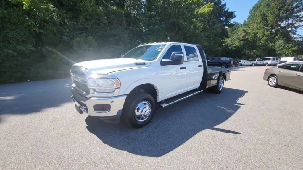 Used 2024 RAM 3500 Tradesman w/ Chrome Appearance Group image 9
