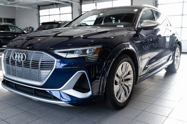 Used 2022 Audi e-tron S Prestige AWD/4WD image 3