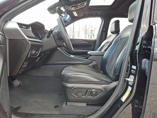 Used 2023 Jeep Grand Cherokee Altitude AWD/4WD image 15