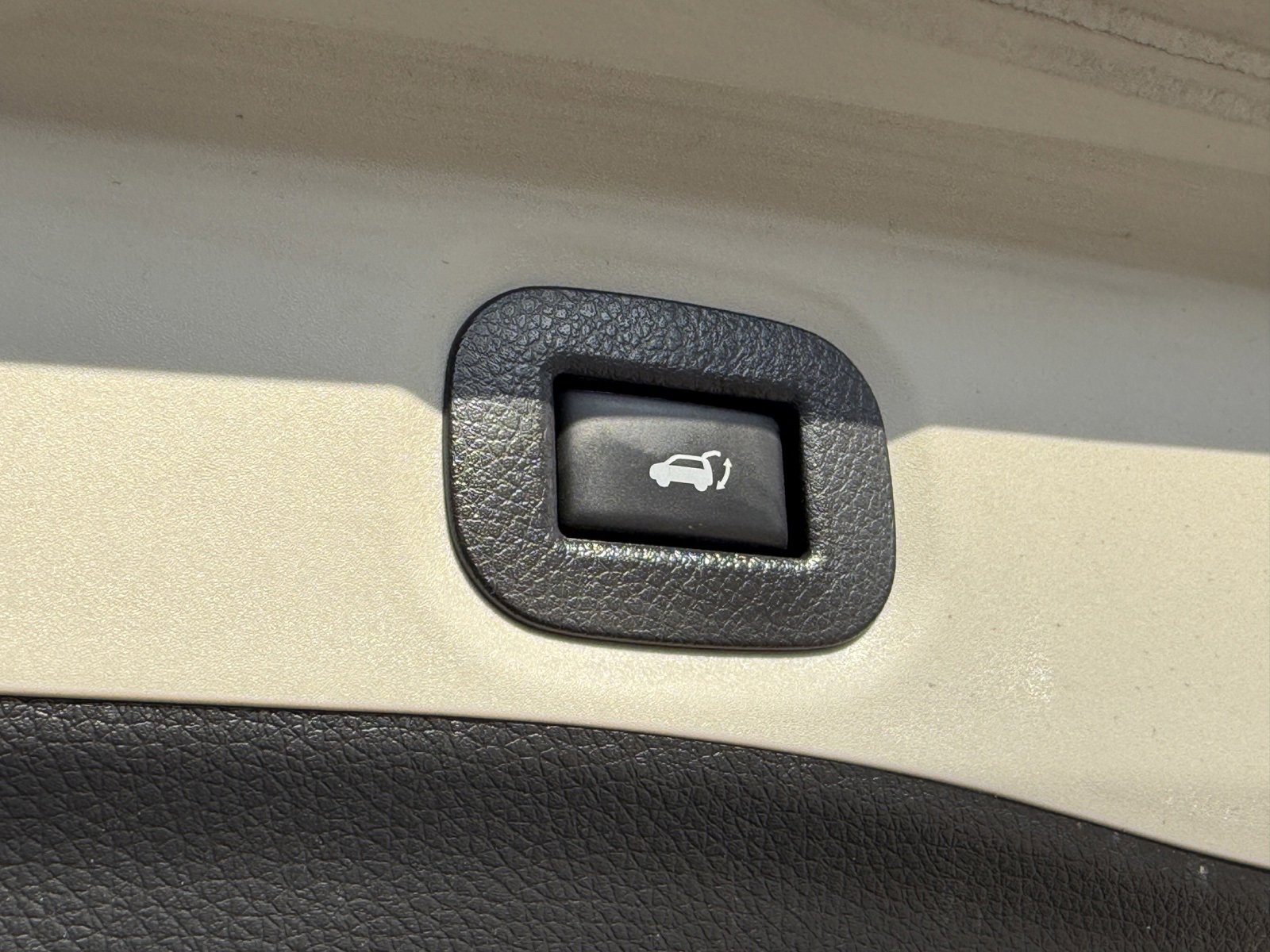 Used 2018 Nissan Rogue SL w/ Premium Package image 13