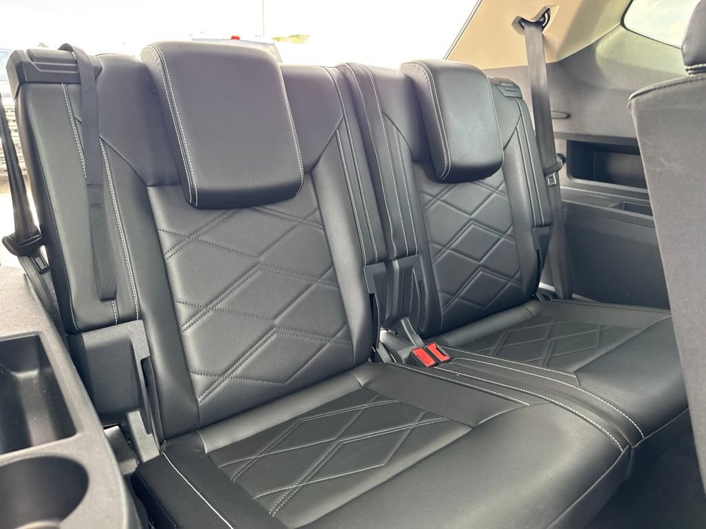 Used 2025 Volkswagen Atlas SE AWD/4WD image 17