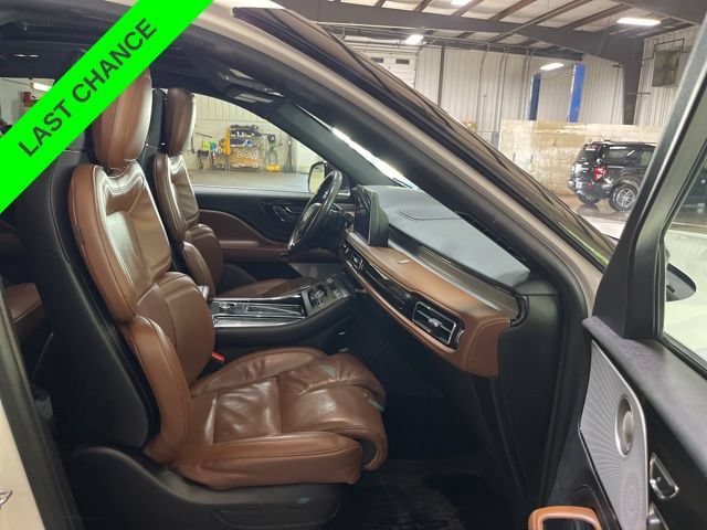 Used 2023 Lincoln Aviator Reserve w/ Equipment Group 201A AWD/4WD image 23