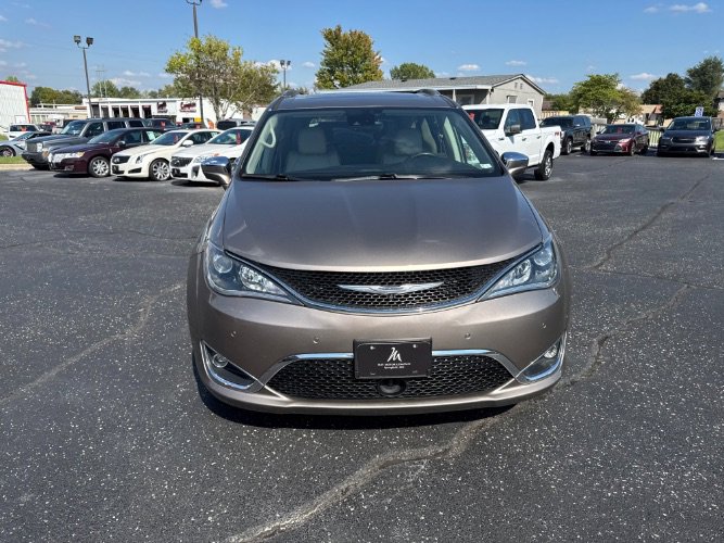 Used 2018 Chrysler Pacifica Limited w/ Tire & Wheel Group image 8