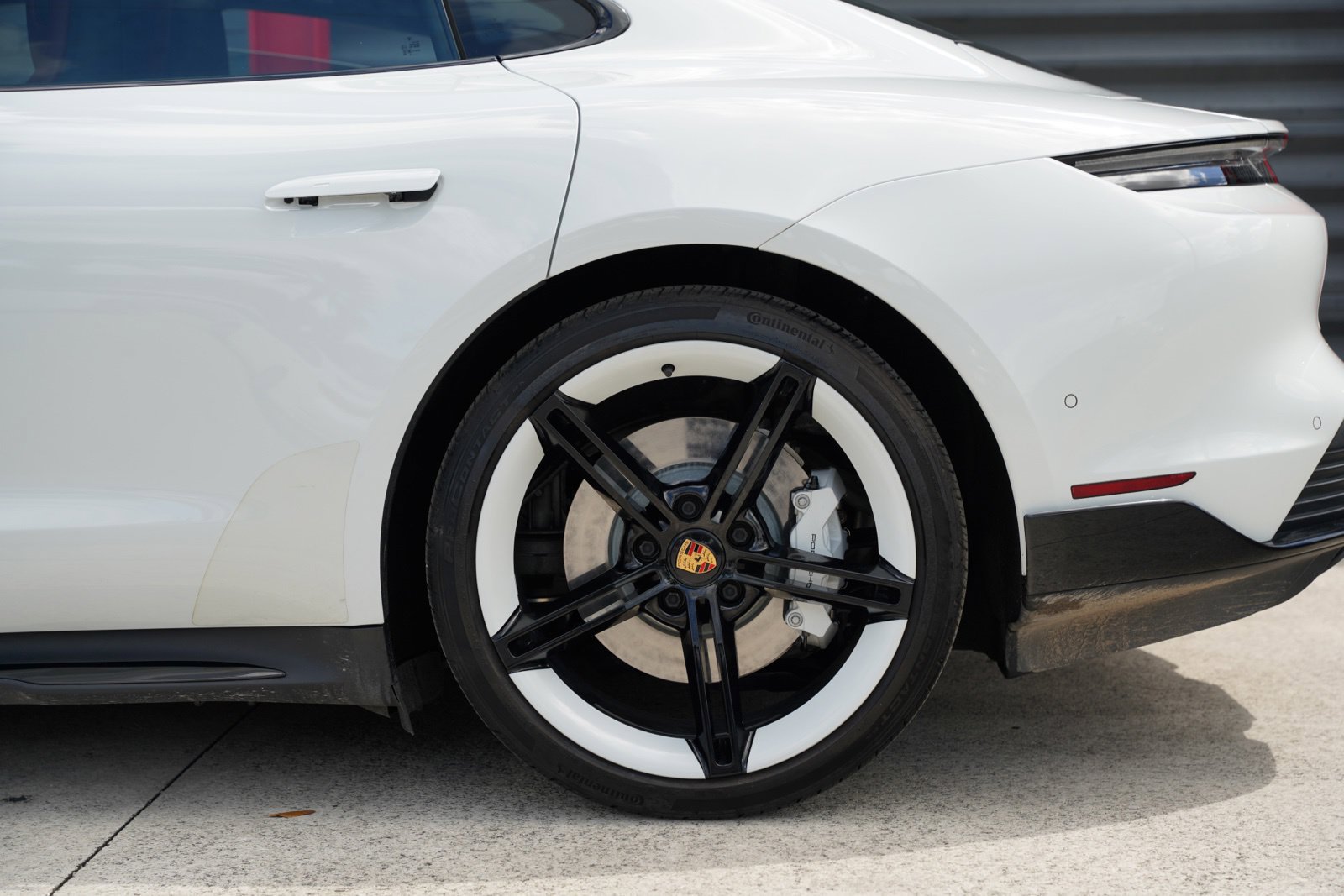 Used 2020 Porsche Taycan 4S AWD/4WD image 11