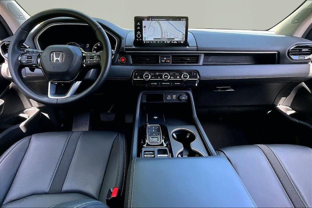 Certified 2025 Honda Pilot Touring image 8