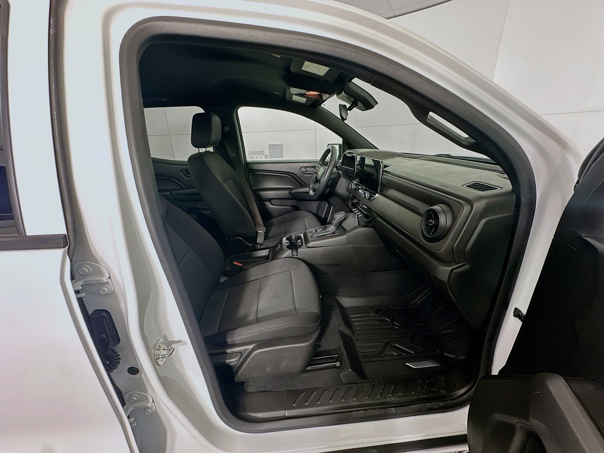 Used 2023 Chevrolet Colorado W/T RWD image 29