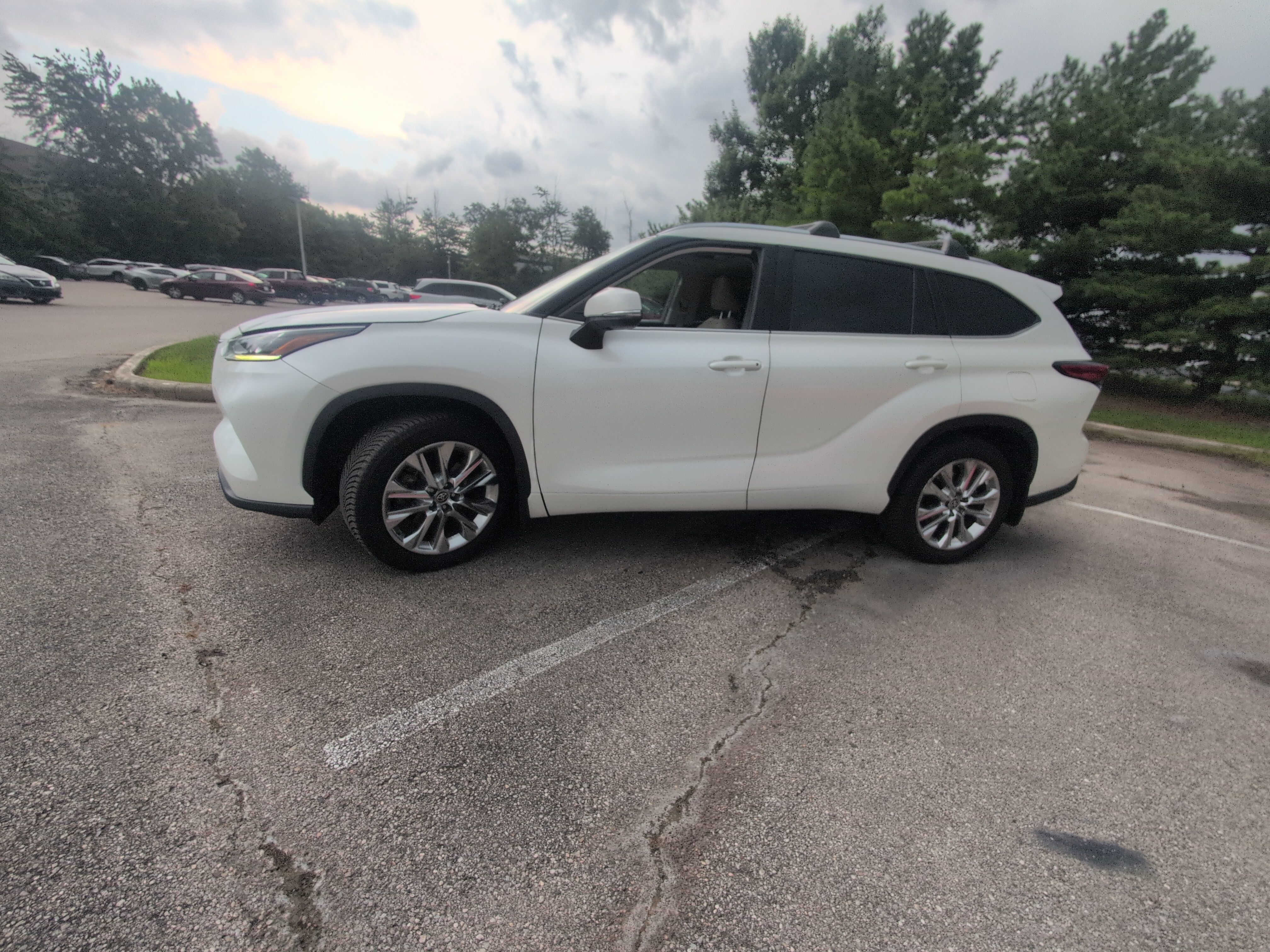 Used 2020 Toyota Highlander Limited AWD/4WD image 13
