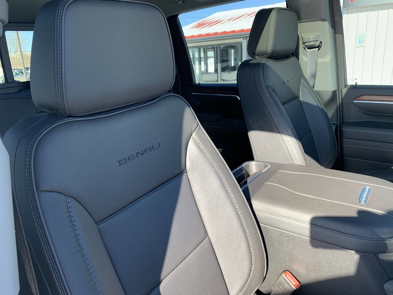 Used 2025 GMC Sierra 2500 Denali w/ Denali Reserve Package image 31