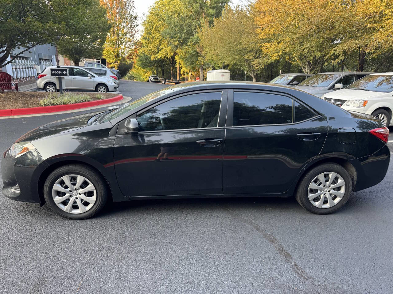 Used 2019 Toyota Corolla LE image 2