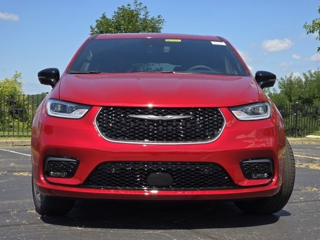 New 2026 Chrysler Pacifica Select image 2