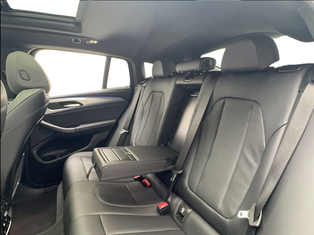 Used 2025 BMW X4 xDrive30i image 30