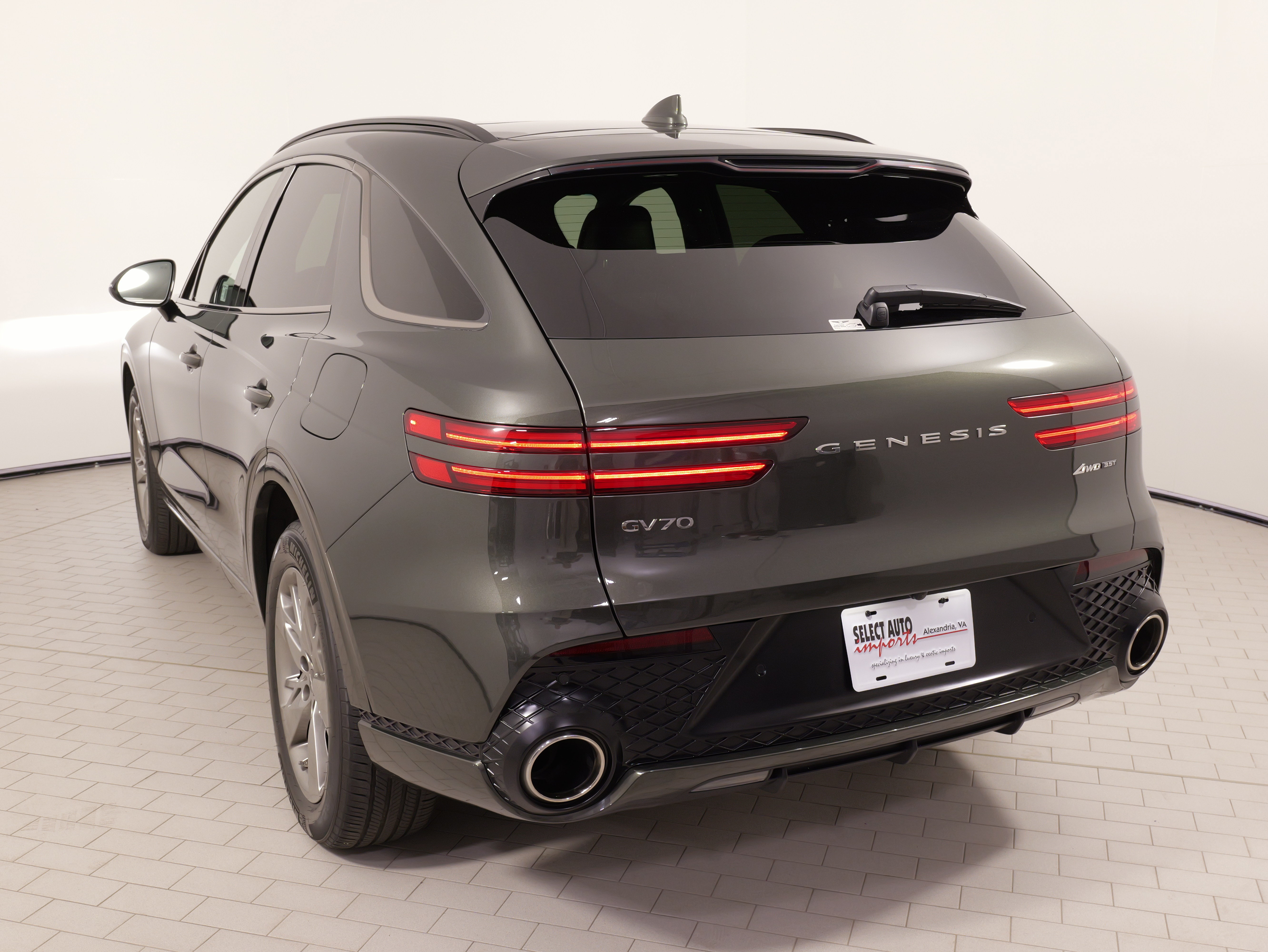 Used 2025 Genesis GV70 3.5T Sport AWD/4WD image 15