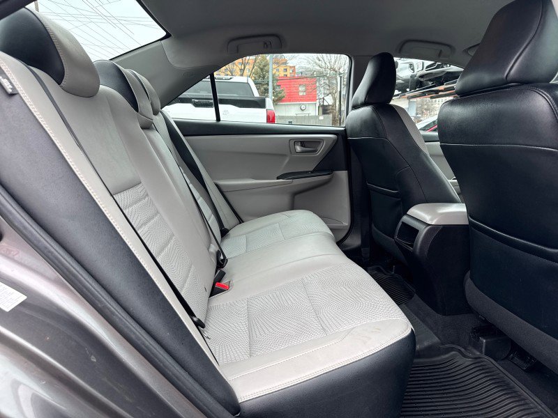 Used 2017 Toyota Camry SE image 27