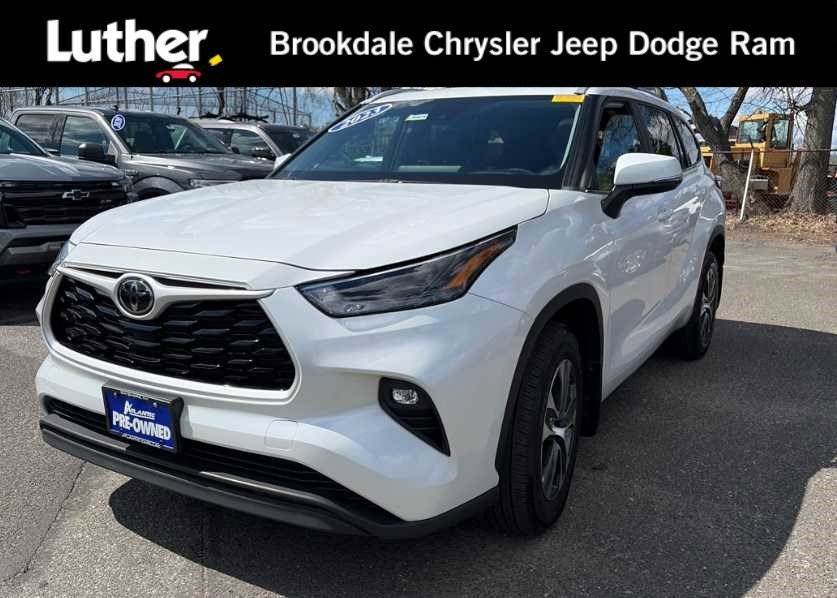 Used 2023 Toyota Highlander XLE