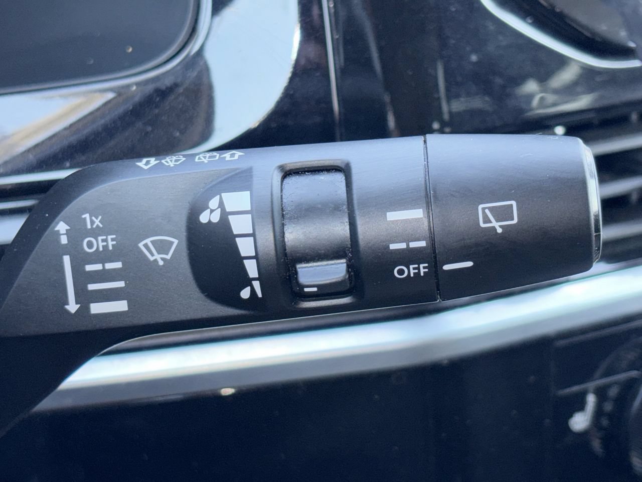 Certified 2025 Nissan Pathfinder SV AWD/4WD image 10