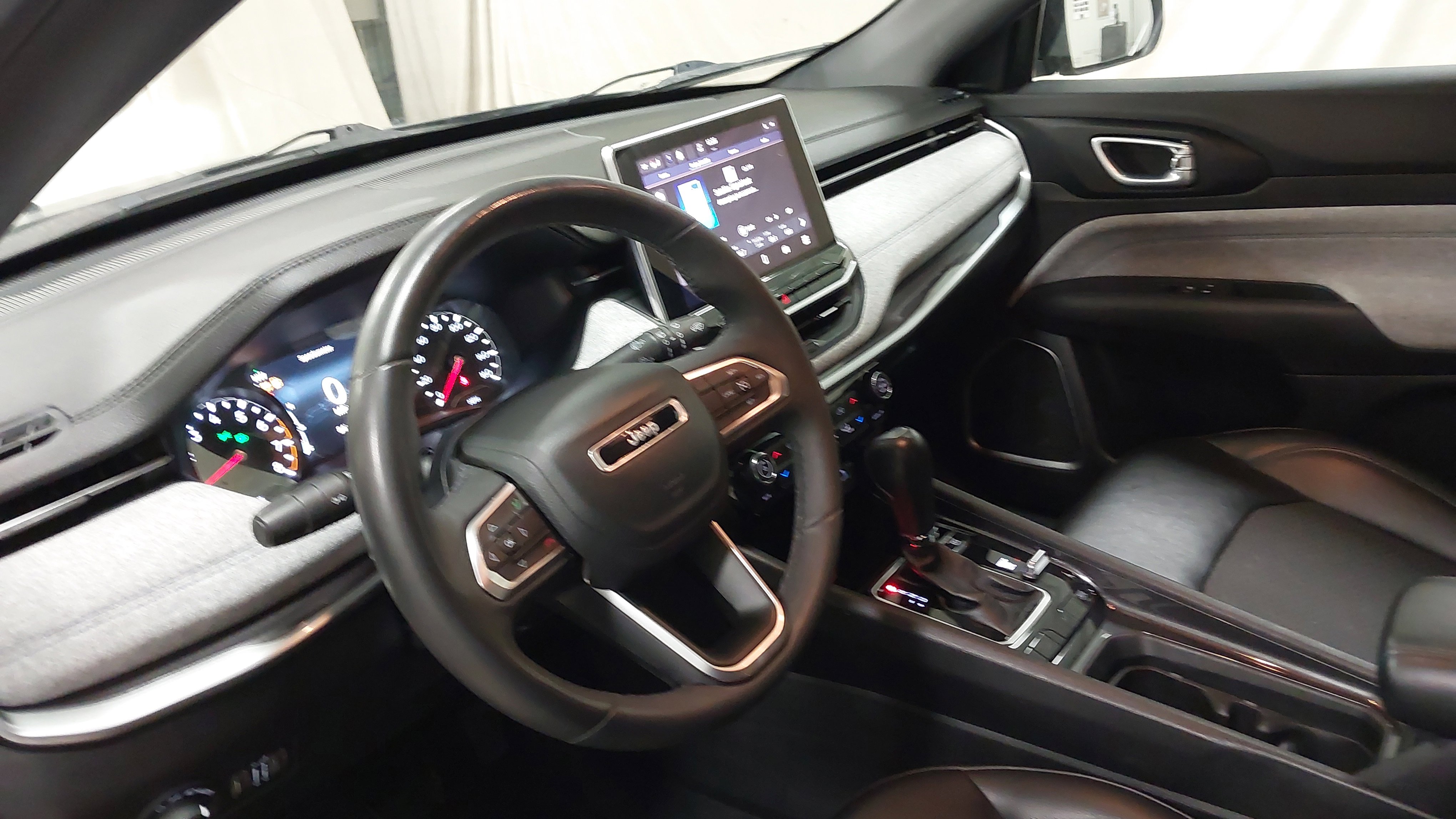 Used 2023 Jeep Compass Latitude w/ Convenience Group AWD/4WD image 17