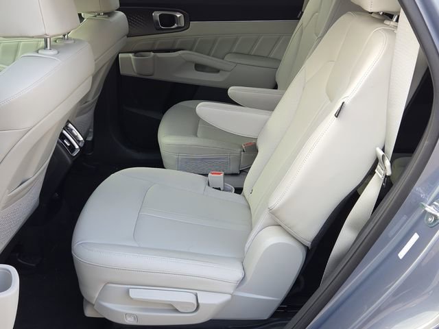 Used 2025 Kia Sorento SX image 11