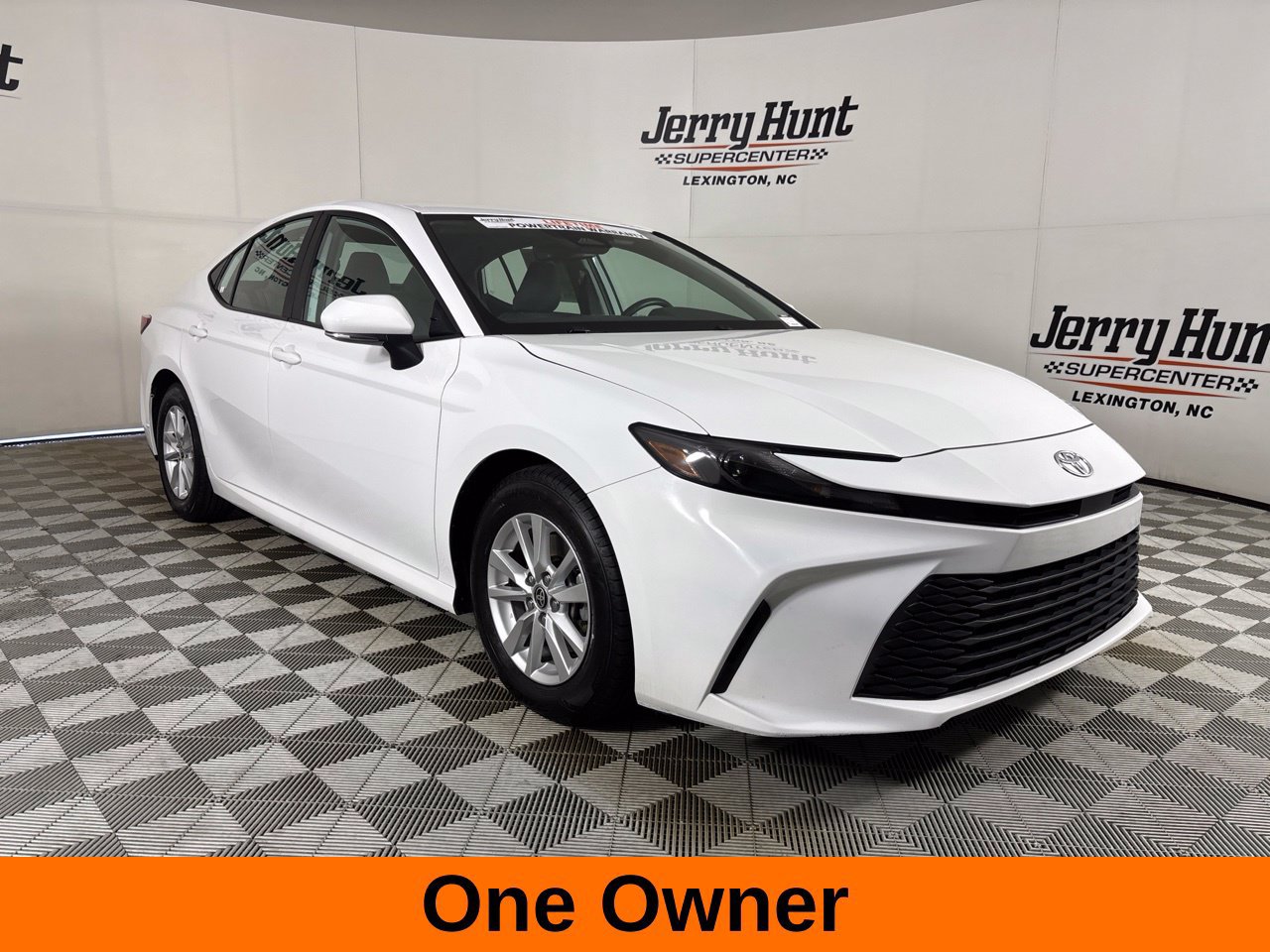 Used 2025 Toyota Camry LE w/ Convenience Package FWD image 4