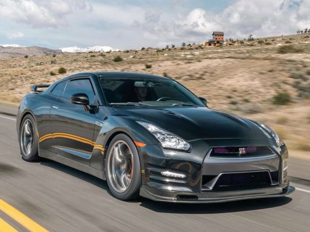 Used 2014 Nissan GT-R Premium AWD/4WD image 7