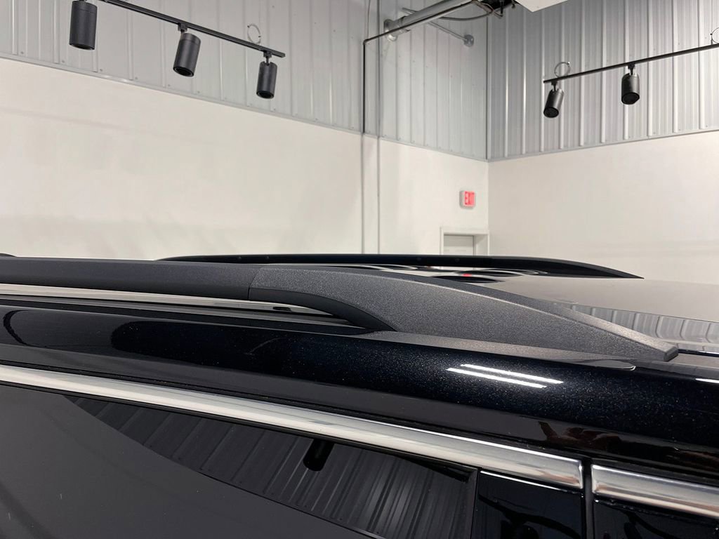 Used 2023 Chevrolet Traverse LT image 38