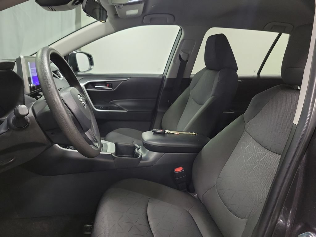 Used 2025 Toyota RAV4 XLE AWD/4WD image 15