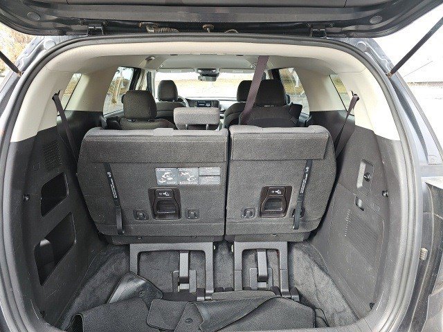 Used 2022 Kia Carnival LX image 17