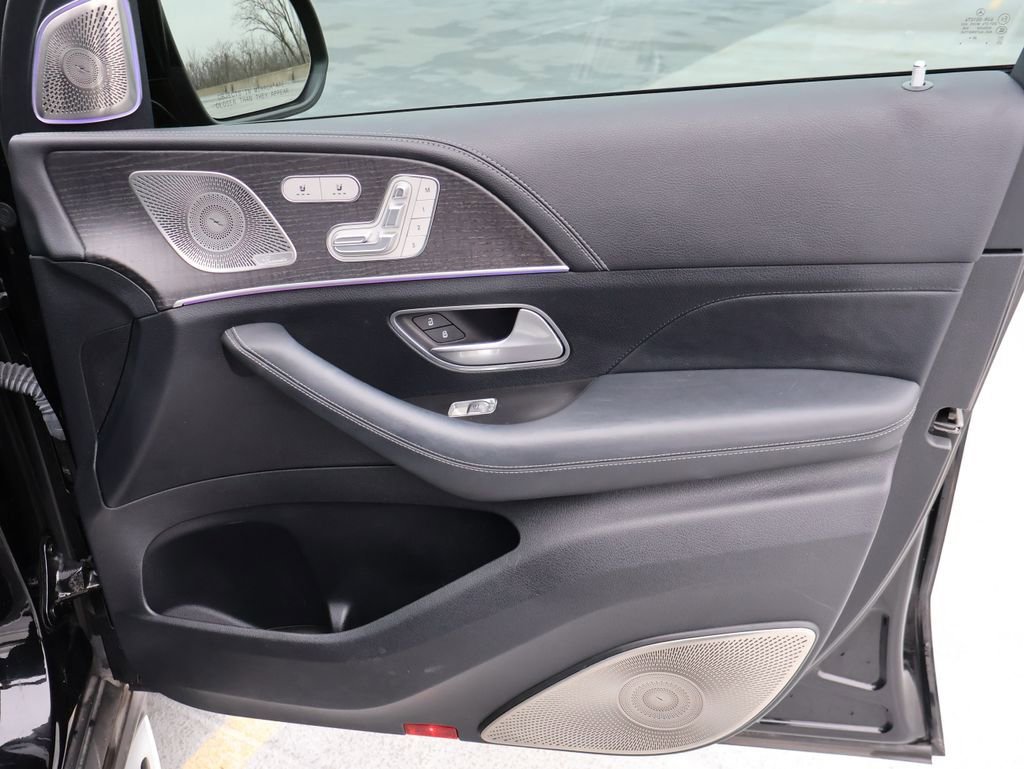 Used 2021 Mercedes-Benz GLS 580 4MATIC image 13