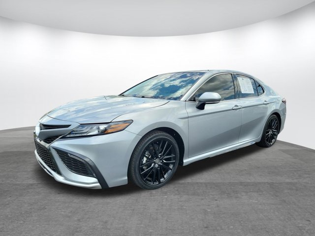 Used 2023 Toyota Camry XSE FWD image 3