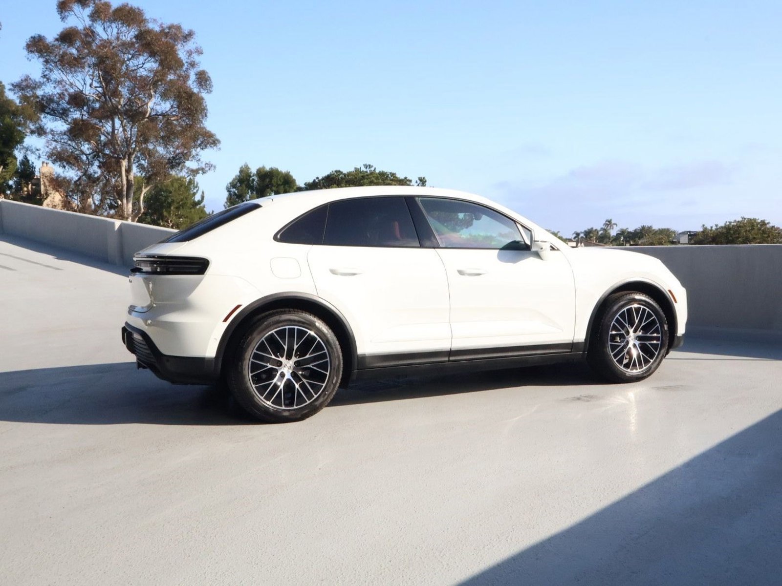 New 2026 Porsche Macan 4 Electric AWD/4WD image 8