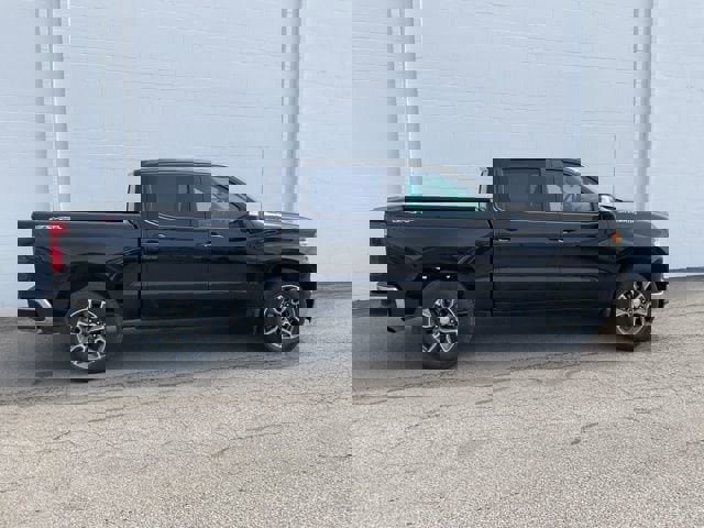 Used 2024 Chevrolet Silverado 1500 LT image 3