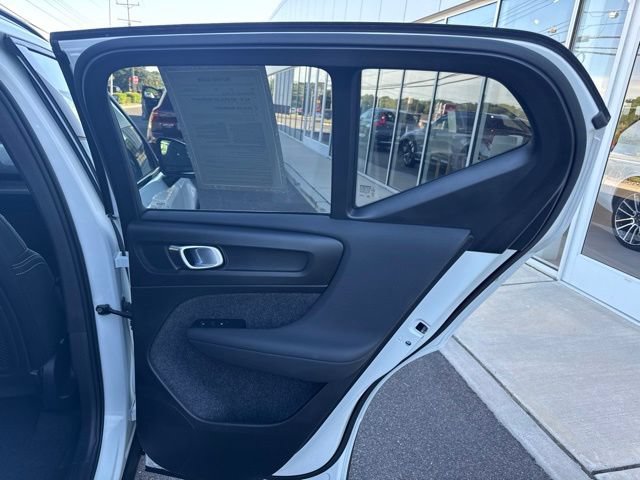 Certified 2025 Volvo XC40 B5 Plus AWD/4WD image 12