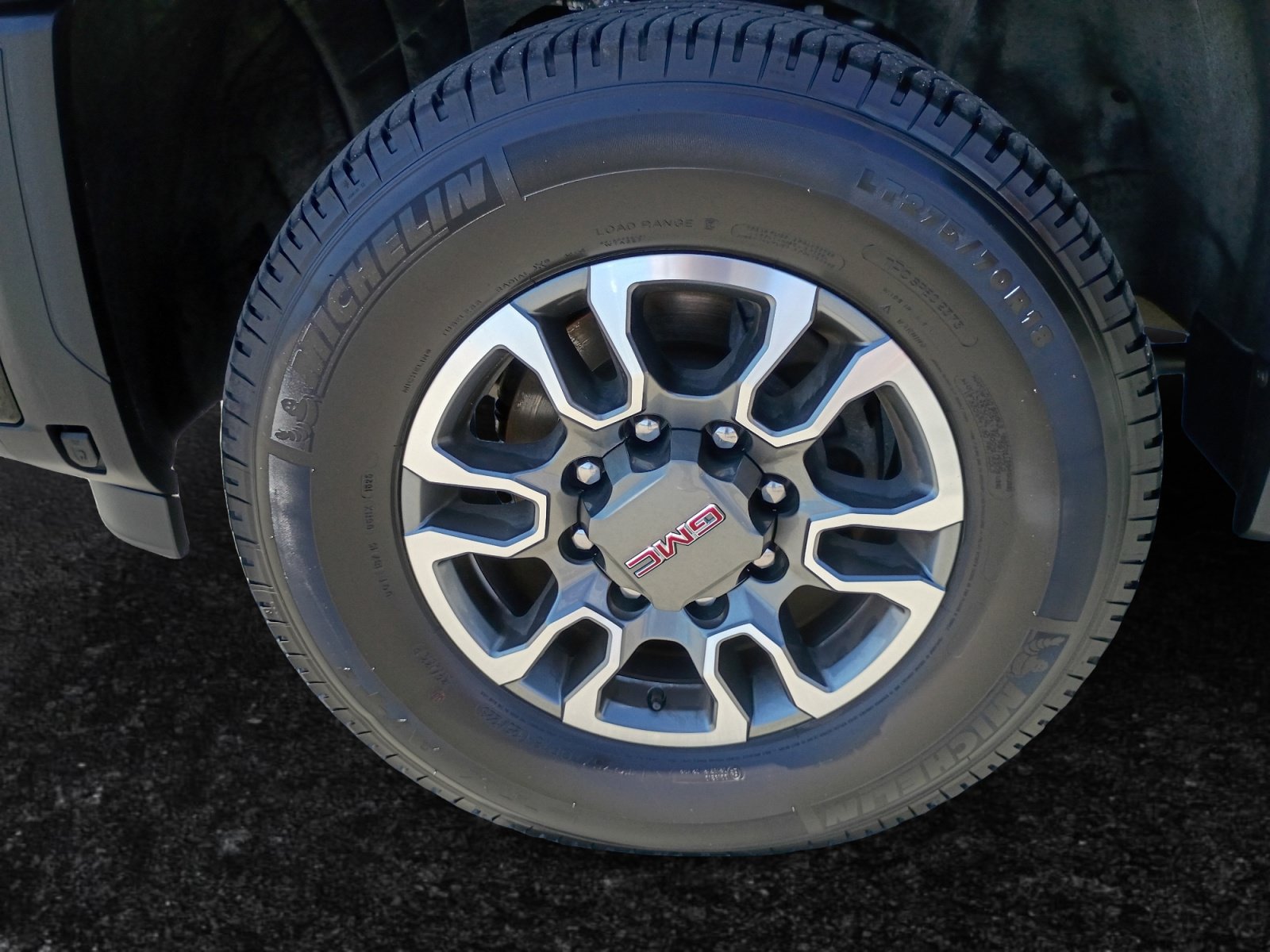 Used 2025 GMC Sierra 2500 AT4 AWD/4WD image 17