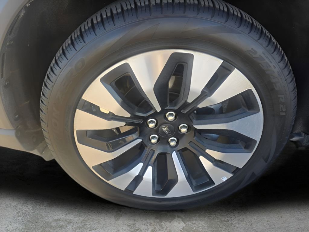 Used 2025 Ford Explorer Platinum w/ LUX Leather Package image 9