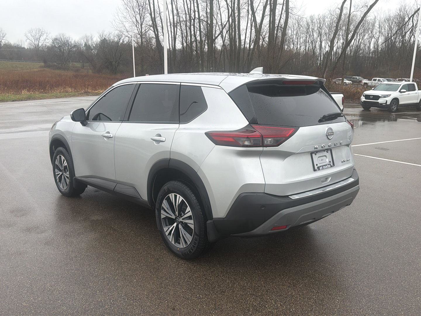 Used 2022 Nissan Rogue SV image 3