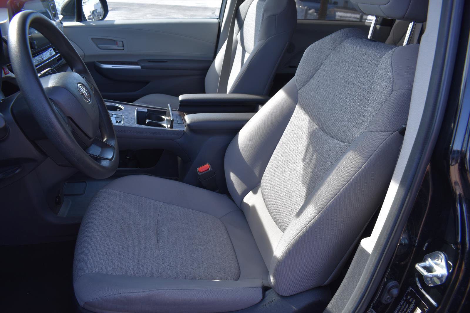 Used 2024 Toyota Sienna LE image 23