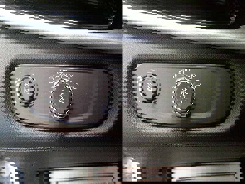 Used 2018 Chevrolet Volt LT w/ LT Driver Confidence Package image 28