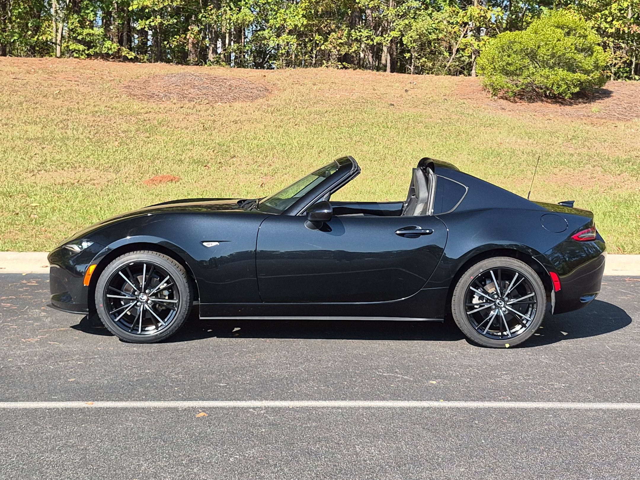 Used 2025 MAZDA MX-5 Miata RF Grand Touring RWD image 2