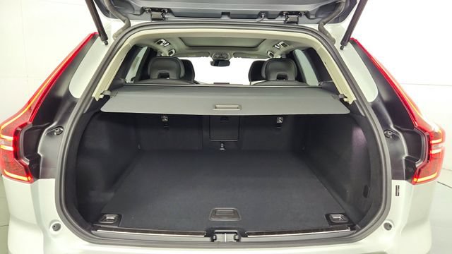 New 2026 Volvo XC60 B5 Plus w/ Protection Package Premier AWD/4WD image 38