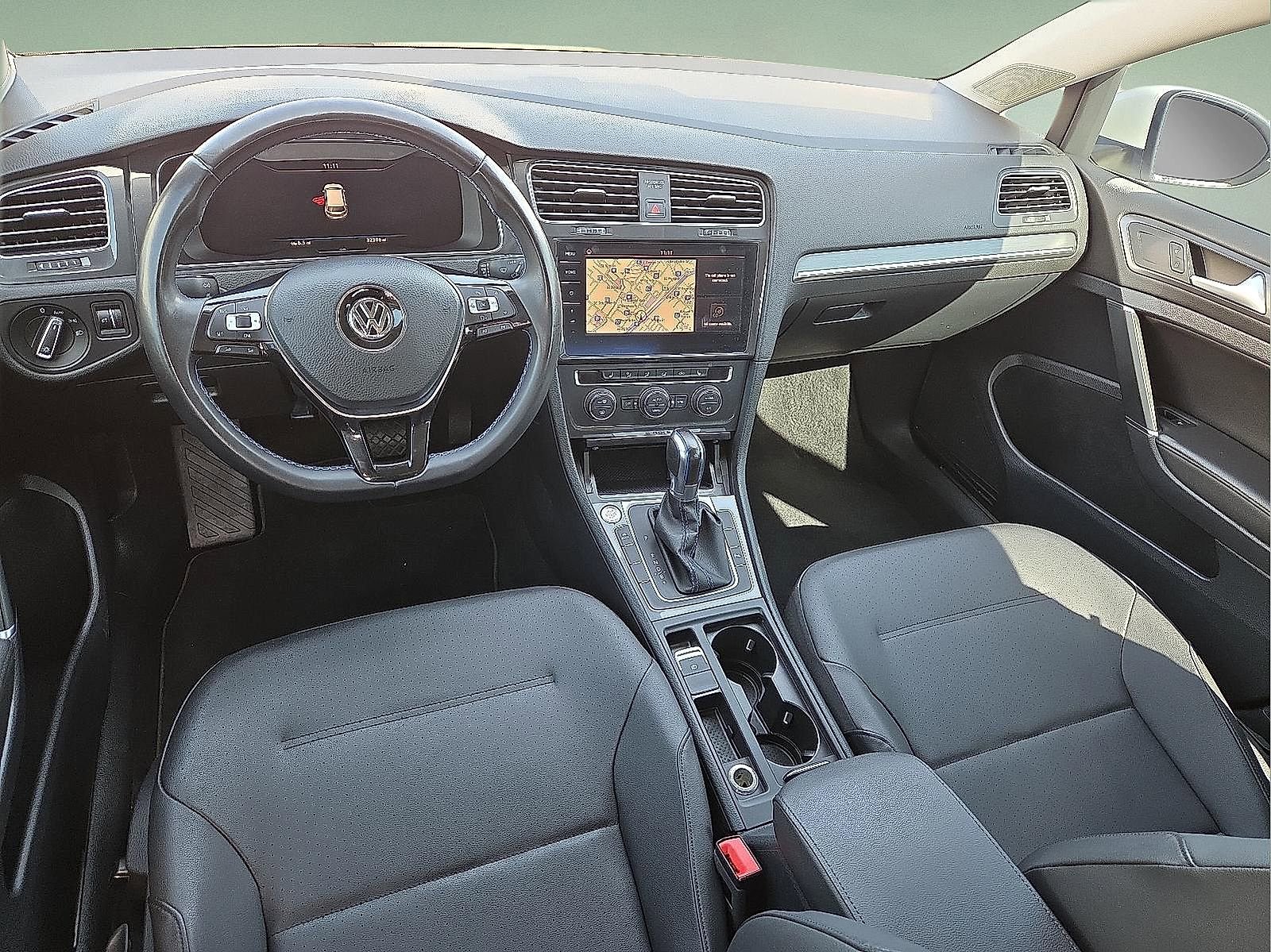 Used 2018 Volkswagen e-Golf SEL Premium image 11