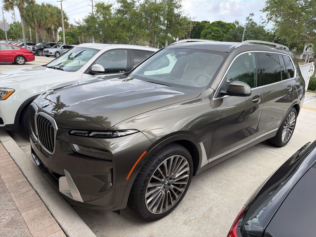 Certified 2025 BMW X7 xDrive40i AWD/4WD image 3
