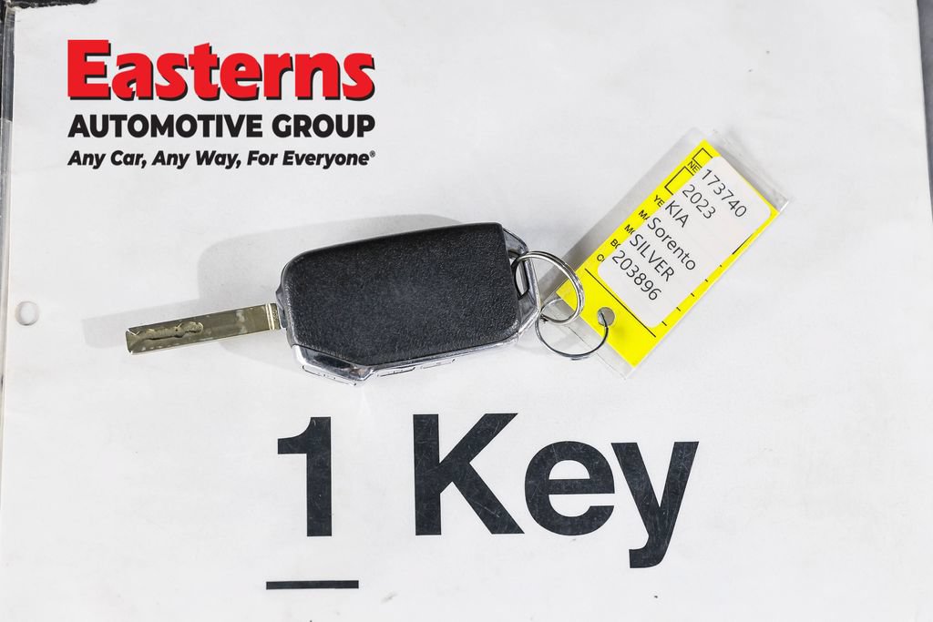 Used 2023 Kia Sorento LX AWD/4WD image 24