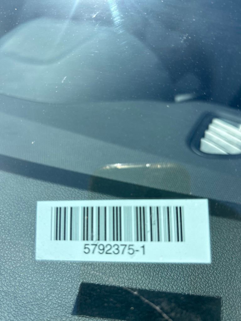 Used 2025 Hyundai Venue SEL FWD image 2