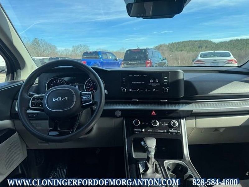 Used 2023 Kia Carnival LX image 19