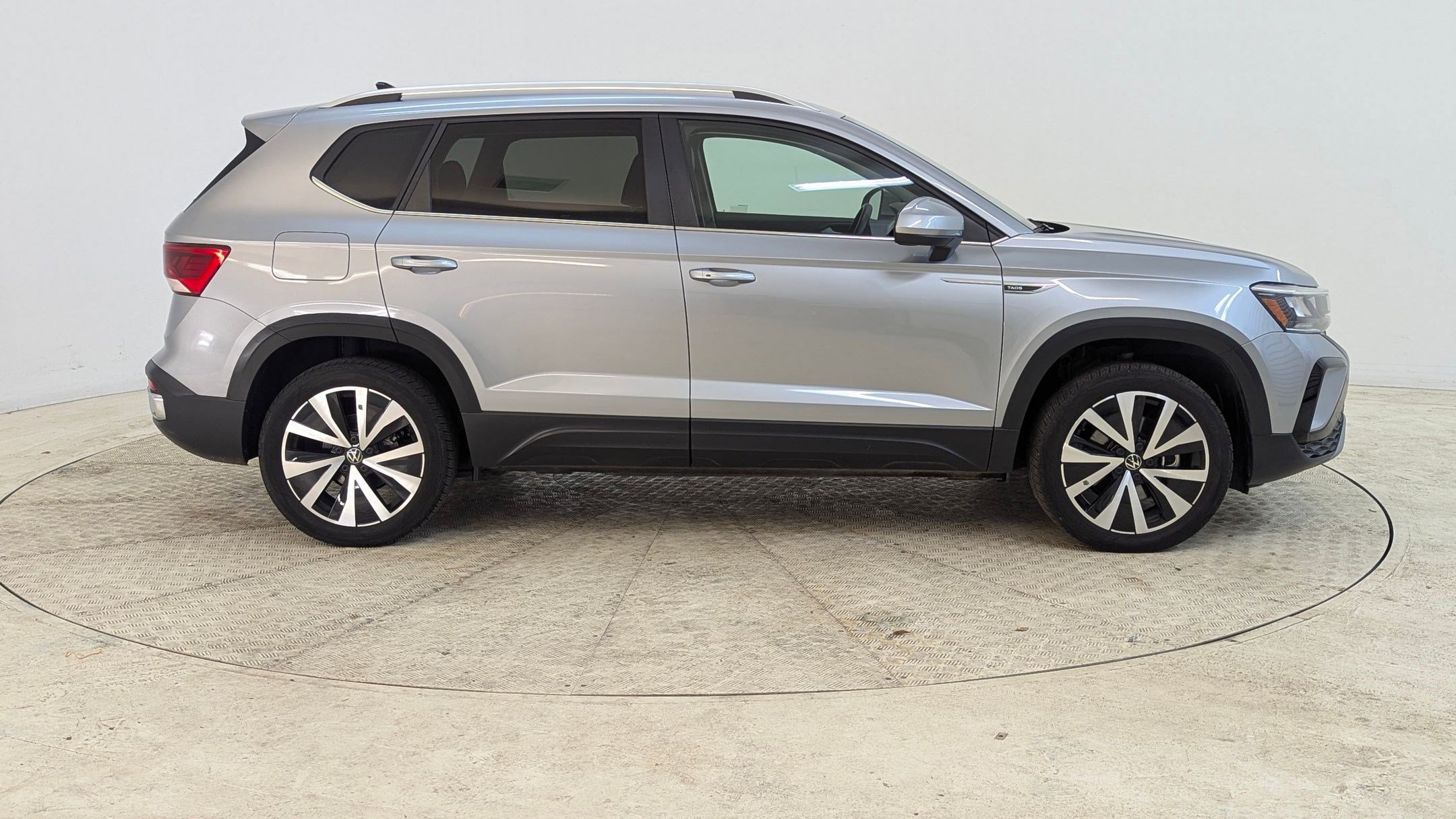 Used 2024 Volkswagen Taos SE image 8